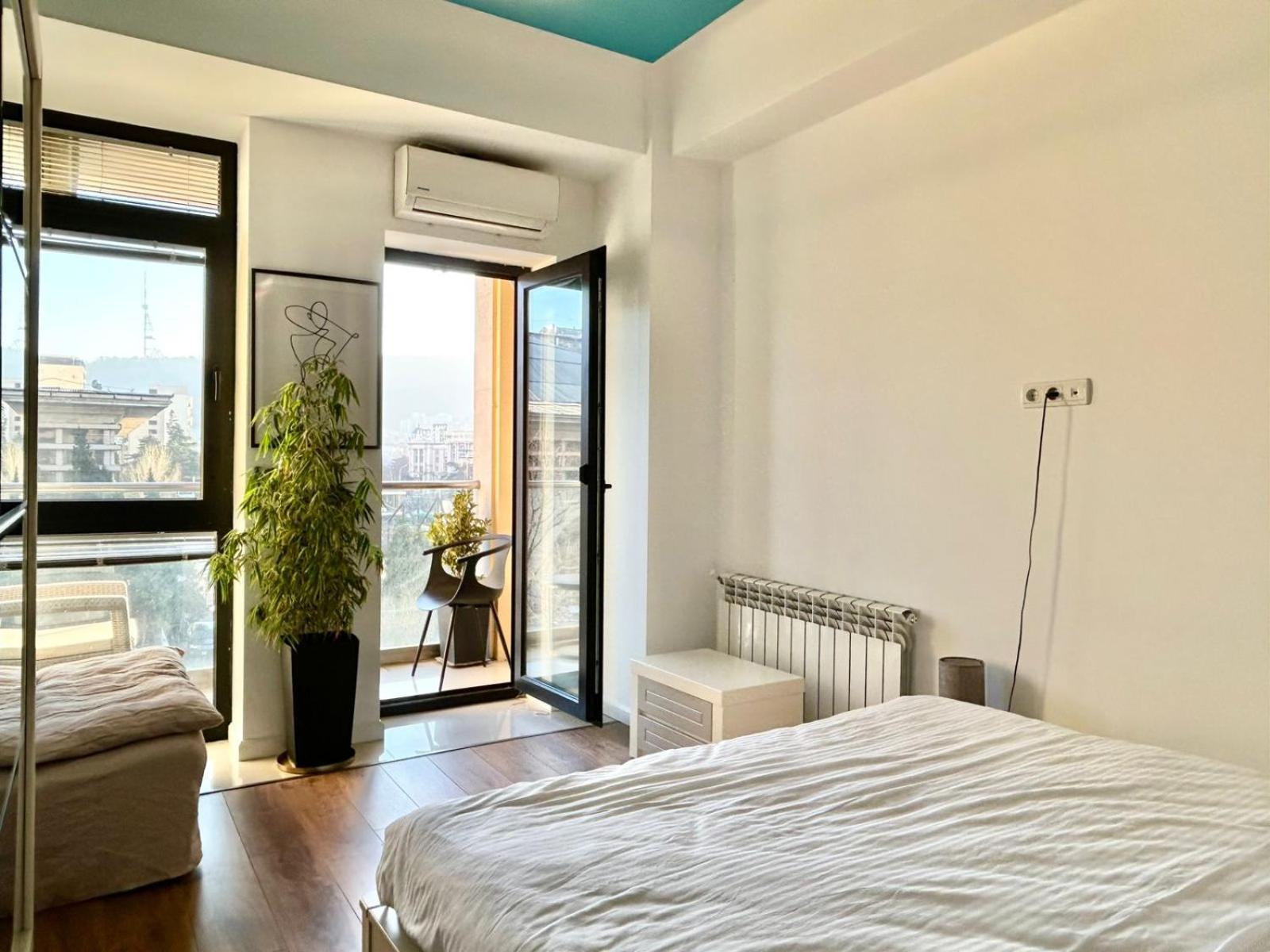 City Center - Next To Holiday Inn -2Br Apartment Tbilisi Exterior photo